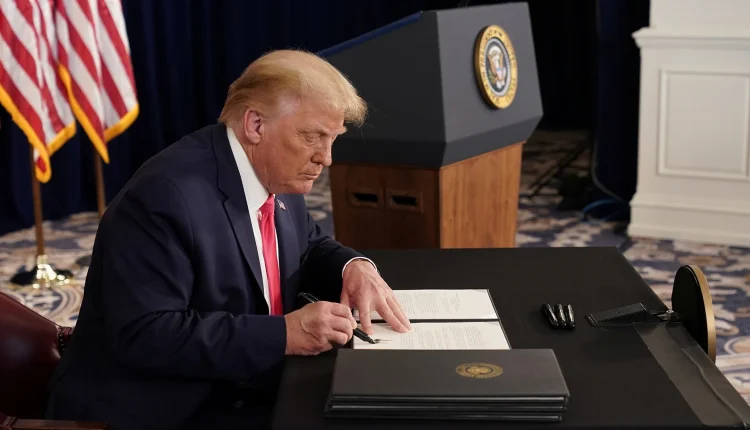 منح عقود بالمليارات دون مناقصات علنية لشركات خاصة لإدارة مراكز الاحتجاز